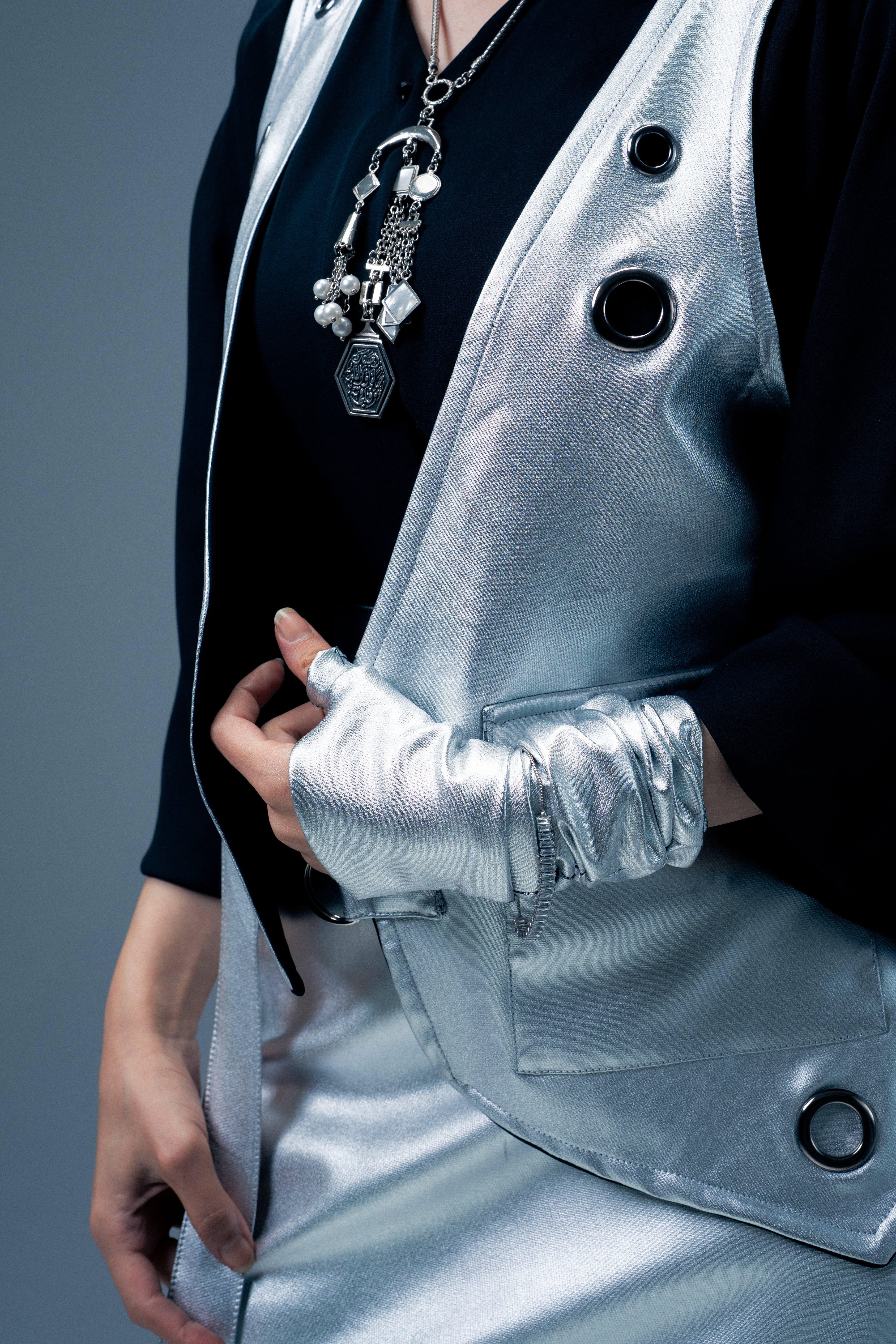 Eyelet Edge vest - Silver