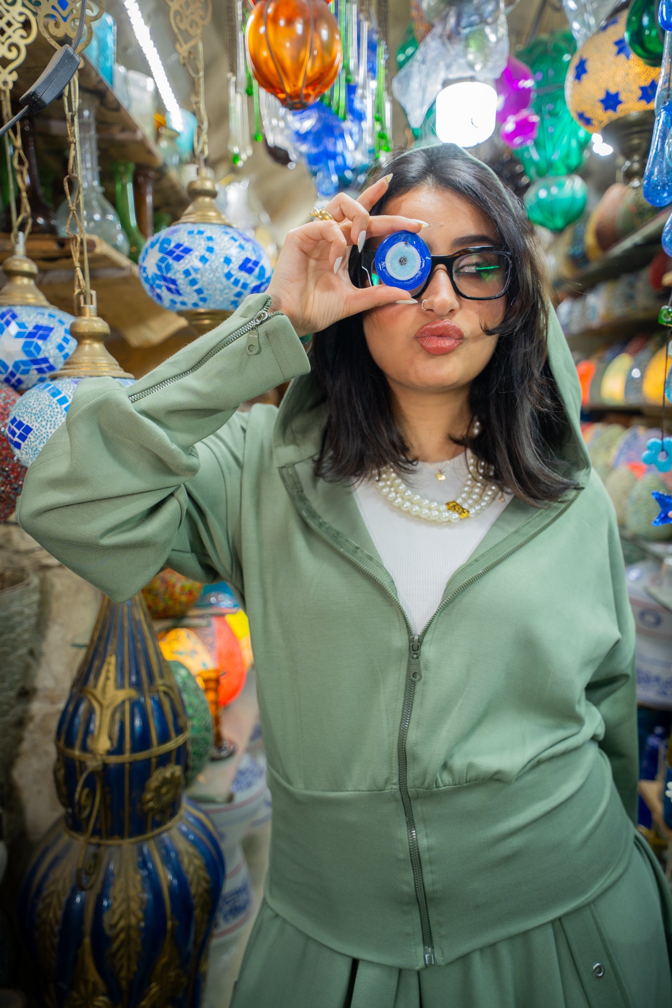 وَنَس - لون أخضر زيتوني